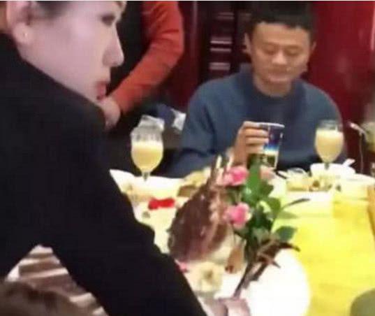 吃瓜娱乐倒水,揭秘明星幕后生活点滴